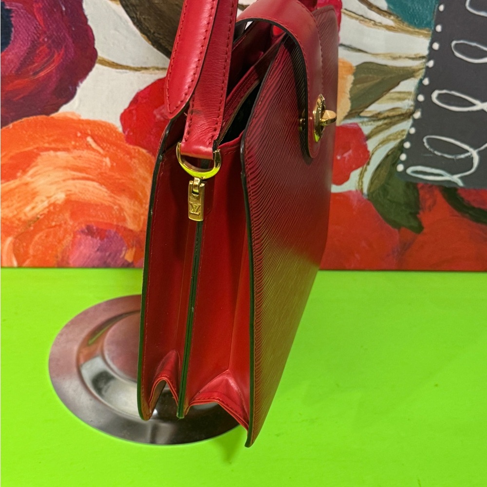 Louis Vuitton Epi Shoulder bag Elegant Red Designer Women's Bag. - Picture 11 of 14